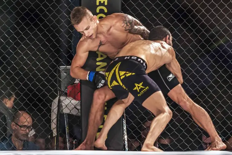 Pourquoi les lutteurs sont-ils si bons en MMA ?
