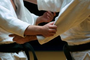 Les lancers de judo sont-ils autorisés dans les compétitions de JJB ?
